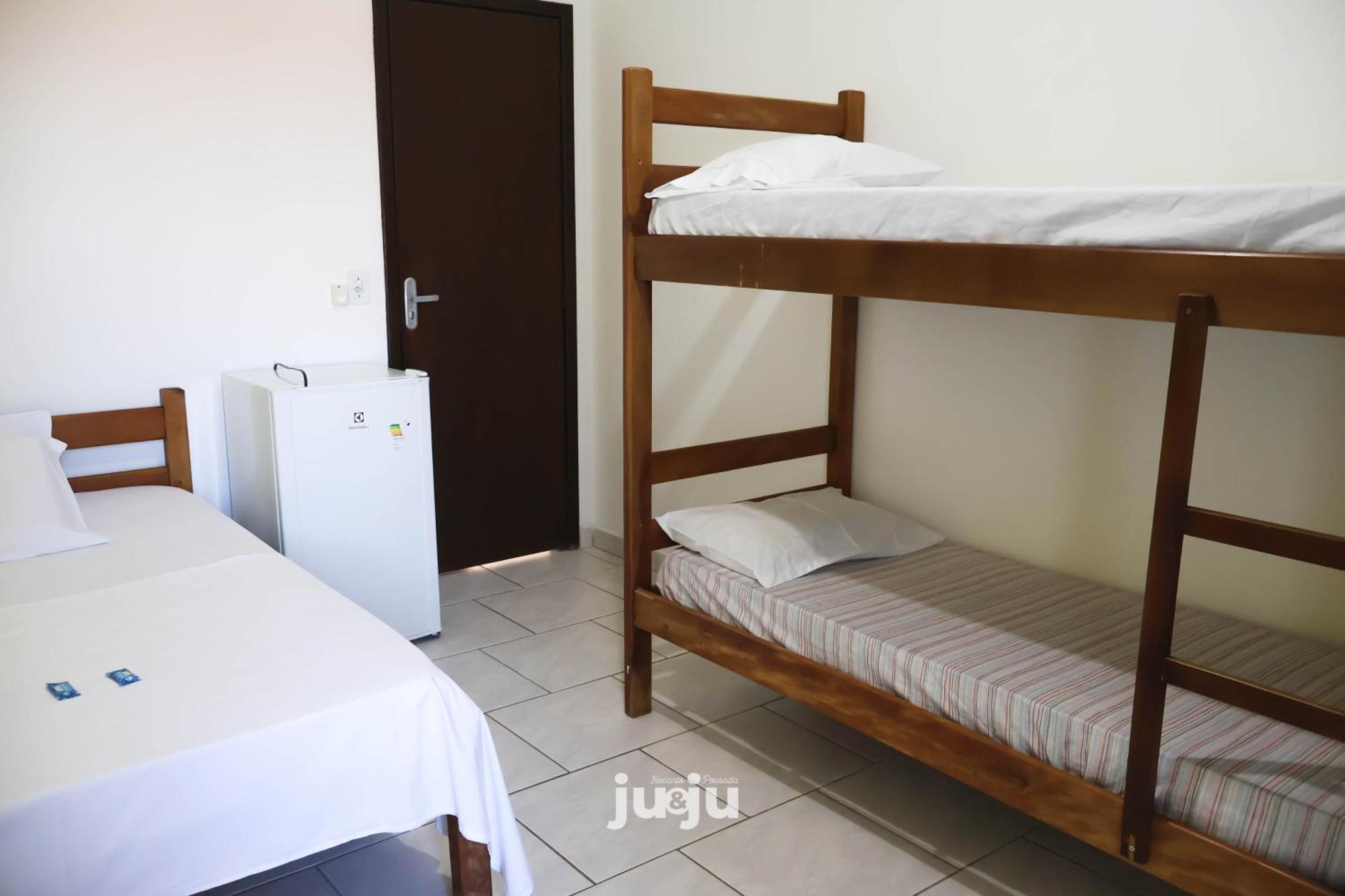 Pousada Ju&Ju A 400 Mts Da Praia Pontal do Paraná Exteriör bild