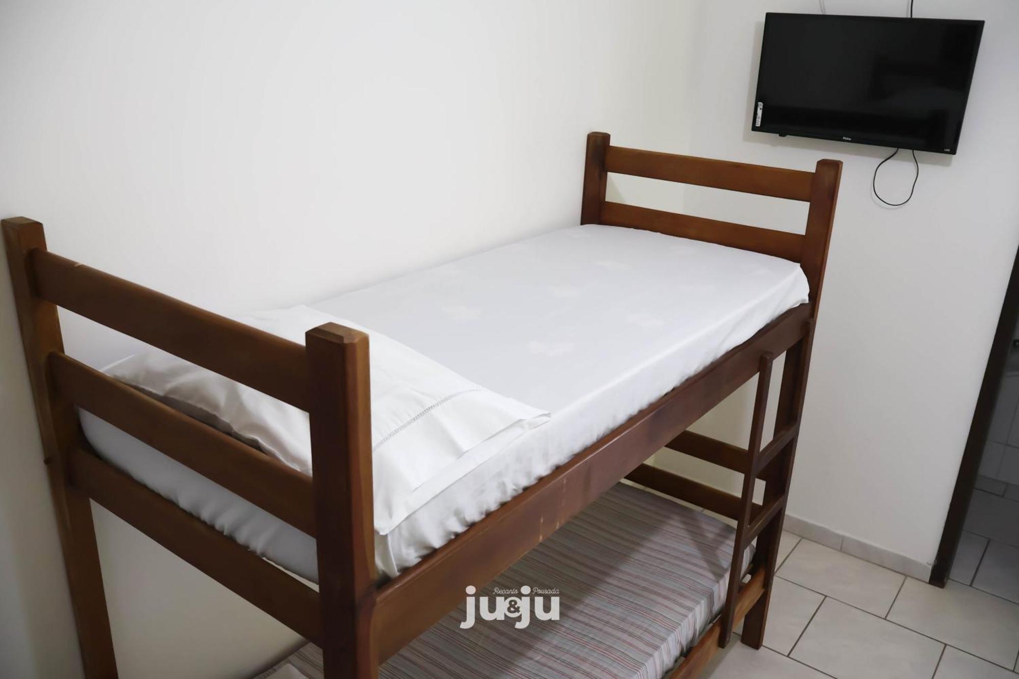 Pousada Ju&Ju A 400 Mts Da Praia Pontal do Paraná Exteriör bild